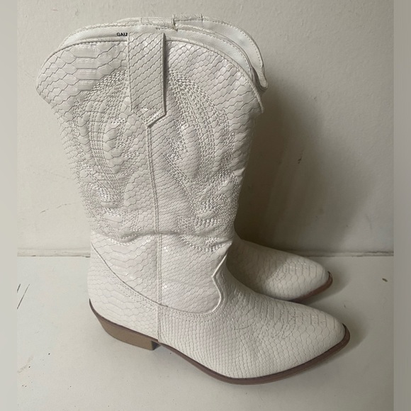 COCONUTS BY MATISSE PYTHON COWBOY BOOT WHITE - Picture 4 of 12